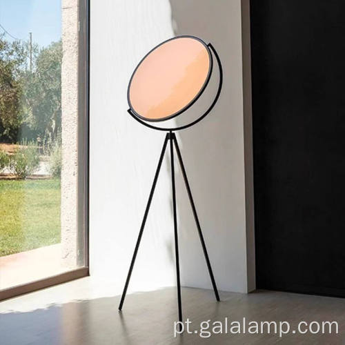 Candeeiro de pé LED com tripé Normcore escandinavo